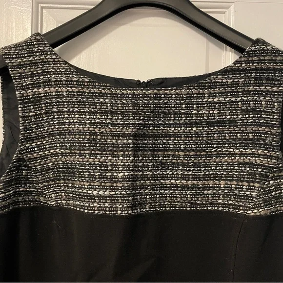 Beautiful Tahari size 16 dress. Great detailing. - Picture 4 of 5